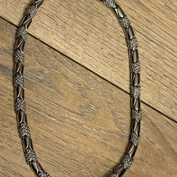 Silver design necklace - Picture 3 of 7